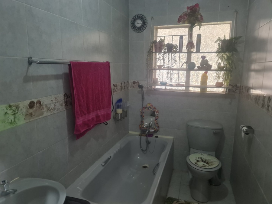 3 Bedroom Property for Sale in Geelhoutpark North West